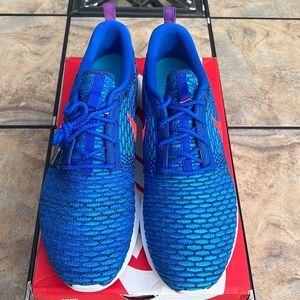 DS Men’s Nike Flyknit Rosherun size 13